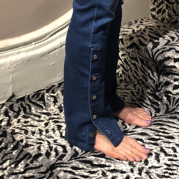 J Brand 27 Charlene Delight Flared Button Jeans - Picture 4 of 4